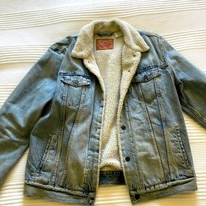 LEVI’S DENIM AND SHERPA LINED JACKET